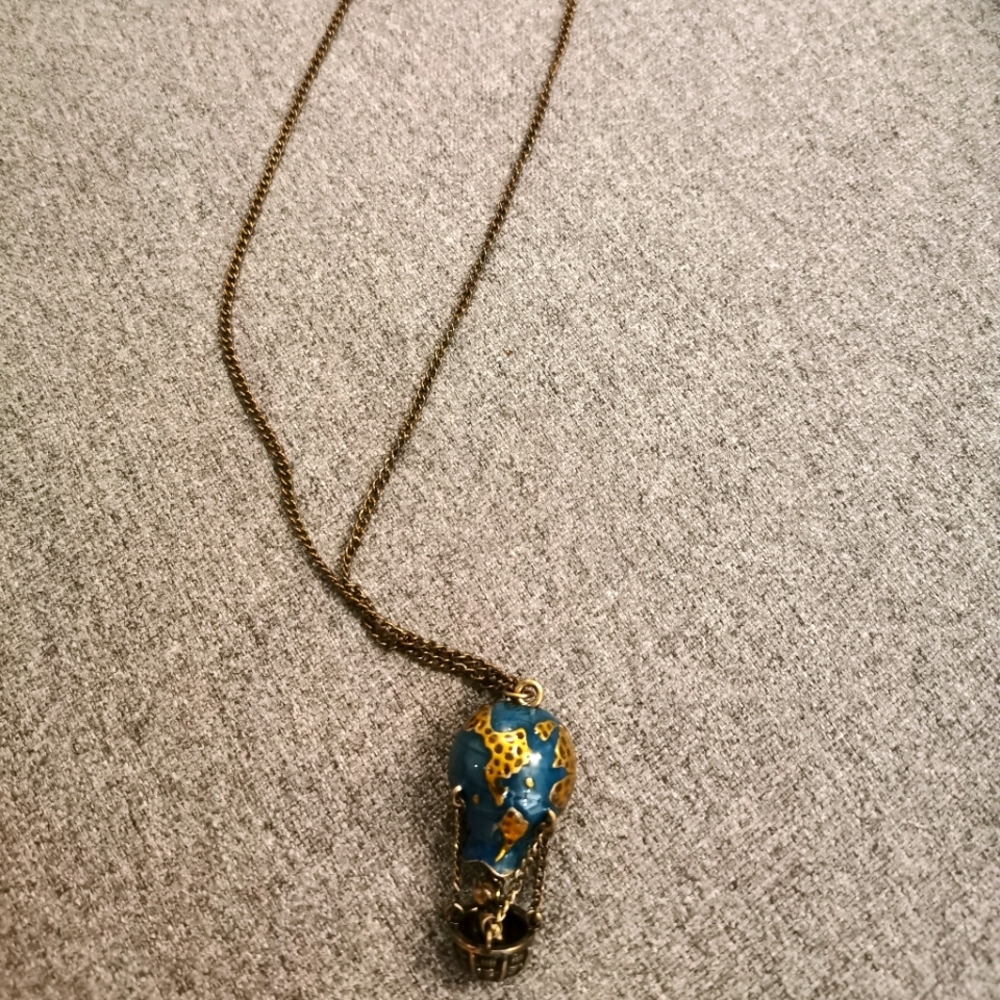 Statement necklace - bear in a globe hot air balloon 🌎